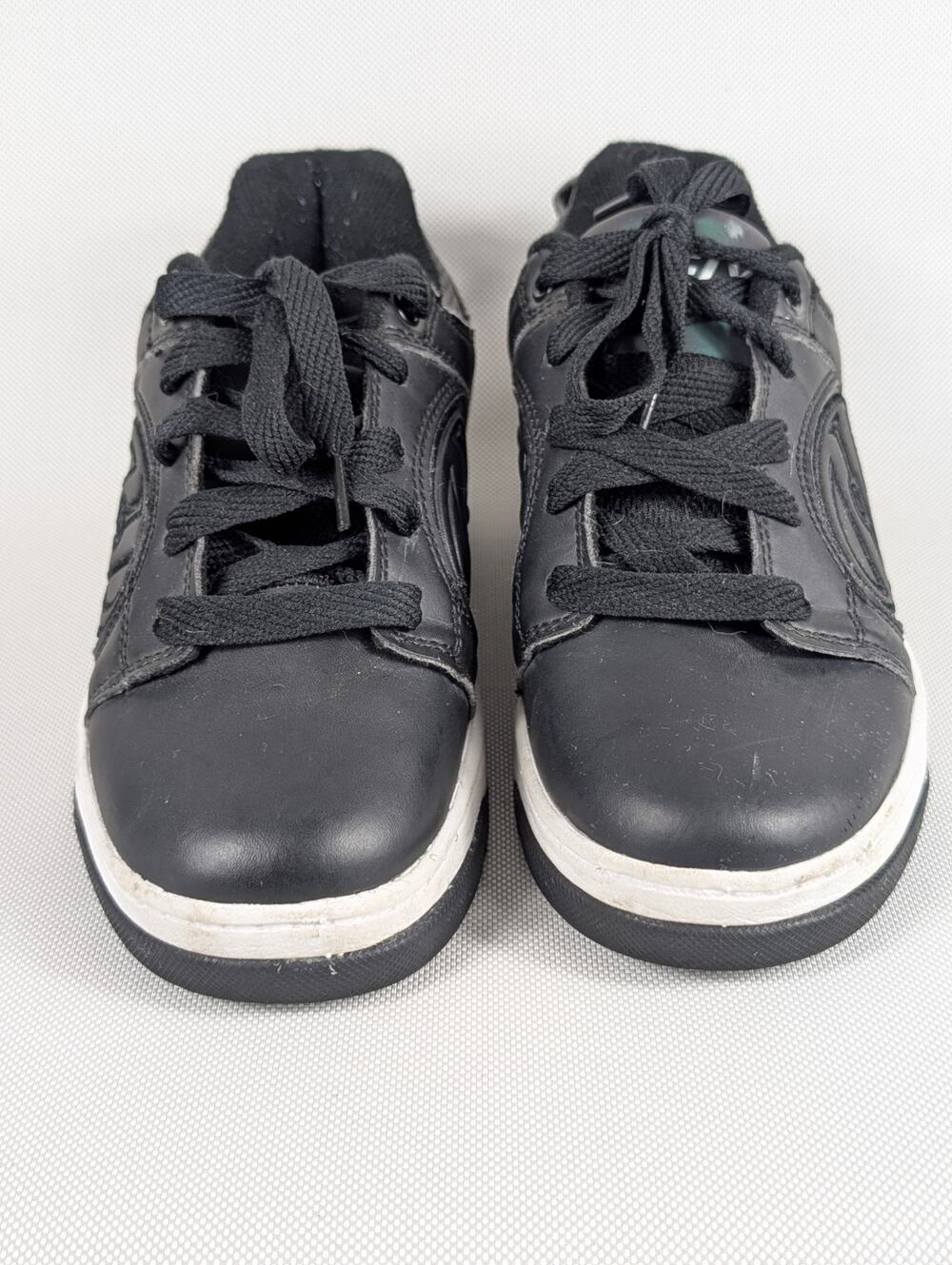 Heelys Voyager Black Racer Roller Shoes Size Youth 3 EXCELLENT CONDITION